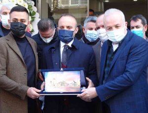 AK Partili Turan’dan İmamoğlu’na: “Karda tuz, rakıda buz. Dert varsa bu derdi beraber yaşayacağız”