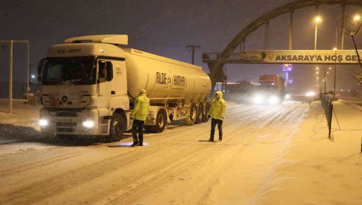 Aksaray-Adana ve Nevşehir karayolları kar ve tipi nedeniyle tırlara ulaşıma kapatıldı