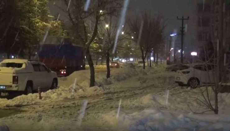 Aksaray’da kar yağışı kenti yeniden beyaza bürüdü