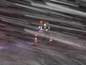 Aksaray’da şiddetli kar ve tipi tüm yolları kapattı