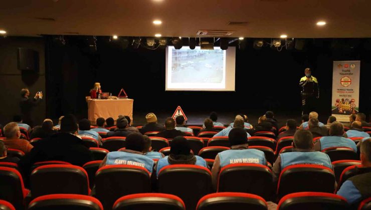 Alanya Belediyesi şoförlerine trafik eğitimi verildi