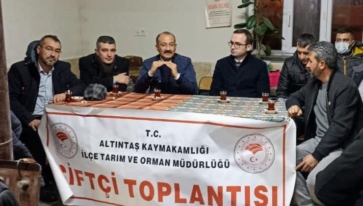 Altıntaş’ta çiftçi eğitim toplantısı