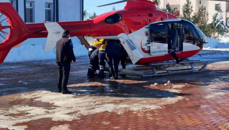 Ambulans helikopter doğum sancısı tutan kadın için havalandı