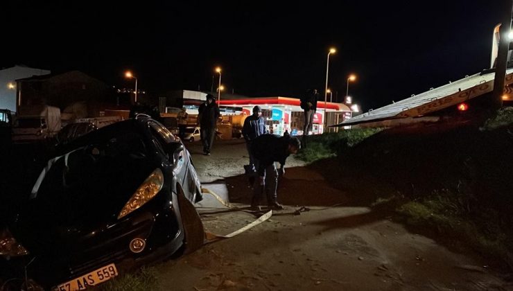 Aracıyla geri giderken plaja düşmekten son anda kurtuldu