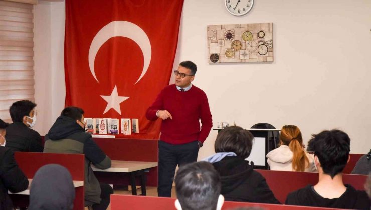 Arif Nihat Asya şiirleriyle anıldı