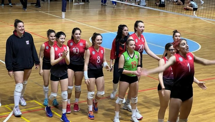 Ayvalıkgücü play off’a göz kırpıyor