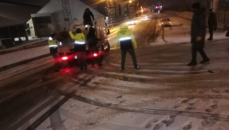 Bağlar Belediyesinden kırsal yerleşim yerlerinde kar temizleme seferberliği