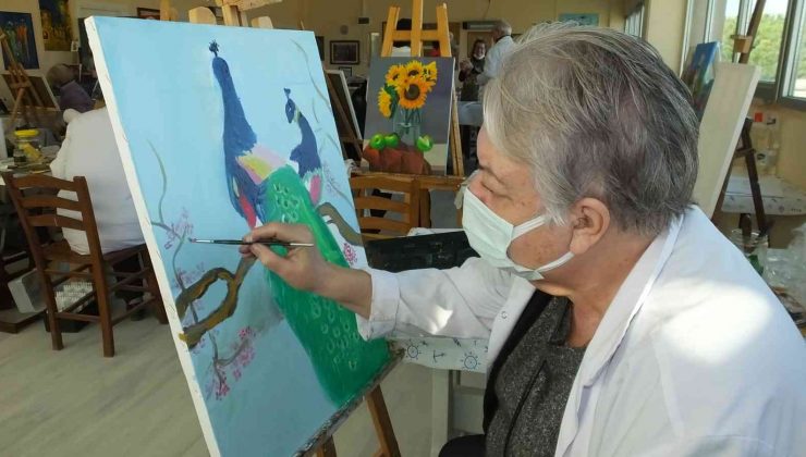 Balıkesir’de resim kursu emeklilere moral oldu