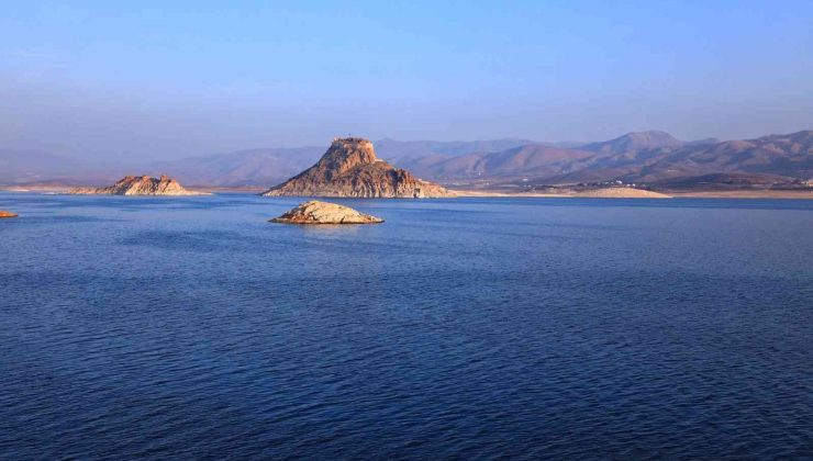Barajın ortasındaki tarihi güzellik ’Pertek Kalesi’