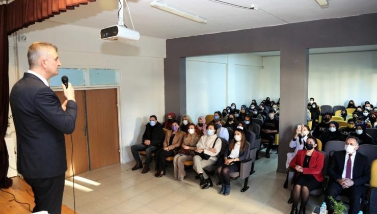 Başkan Sezer, öğrencilerle bir araya geldi