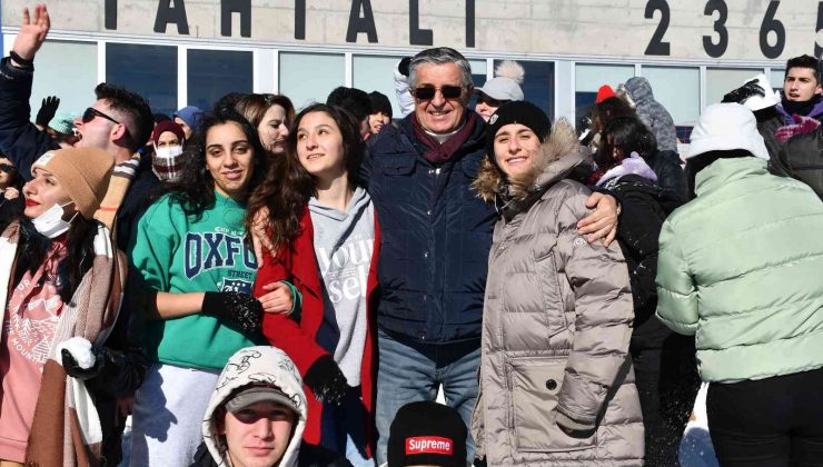 Başkan Topaloğlu, öğrencilerle beraber Tahtalı Dağı’na çıktı