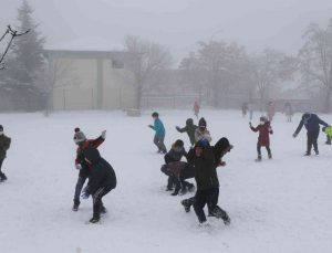 Bayburt’ta eğitime 1 gün süreyle kar tatili
