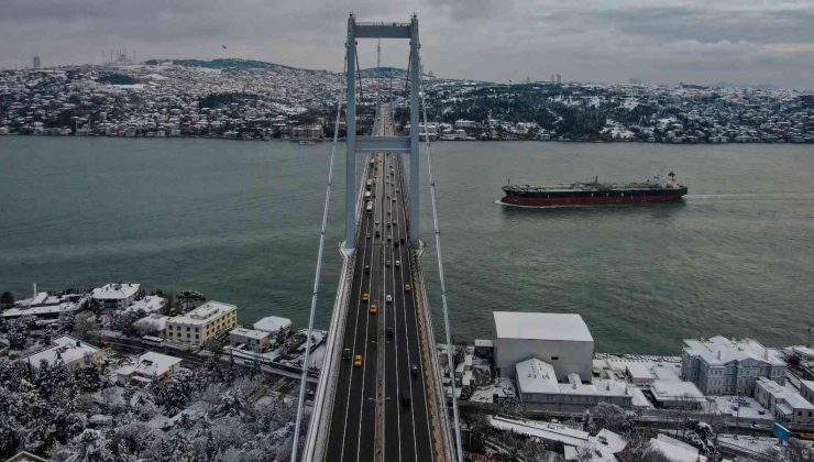 Beyaza bürünen İstanbul Boğazı havadan görüntülendi