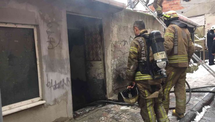 Beyoğlu’nda tek katlı evde yangın paniği