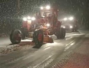 Bingöl’de karayolları ekipleri gece gündüz demeden karla mücadelesi sürüyor