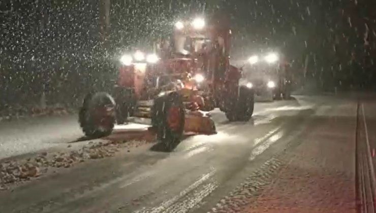 Bingöl’de karayolları ekipleri gece gündüz demeden karla mücadelesi sürüyor