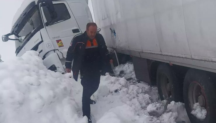 Bitlis AFAD’tan karda mahsur kalanlara yardım