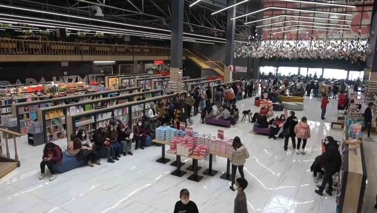 BKMKİTAP’da imza günü yoğunluğu