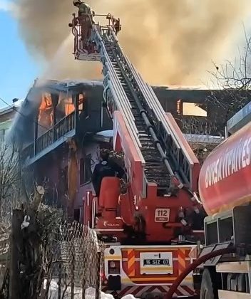 Bursa’da iki farklı mahallede çıkan yangın korkuya neden oldu