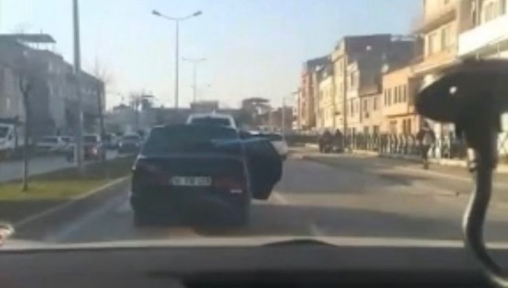 Bursa’da trafikte bantlı şekilde kapısı açık otomobili görenler gözlerine inanamadı