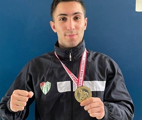 Bursasporlu boksör Yiğit Üs Türkiye şampiyonu oldu