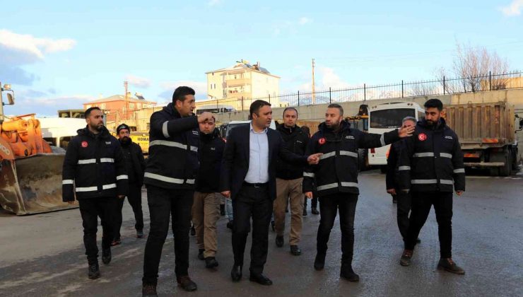 Büyükşehir Belediyesi Genel Sekreteri Çelikel karla mücadele ekiplerini ziyaret etti