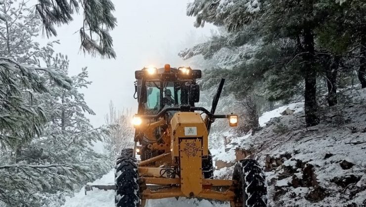 Büyükşehir’in karla mücadelesi sürüyor