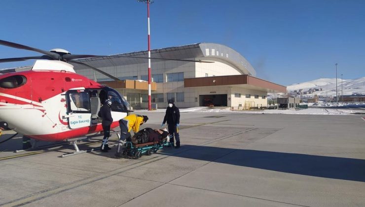 Düşük tehlikesi olan kadın ambulans helikopterle sevk edildi