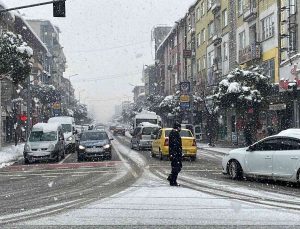 Düzce’de kar yağışı etkili oluyor