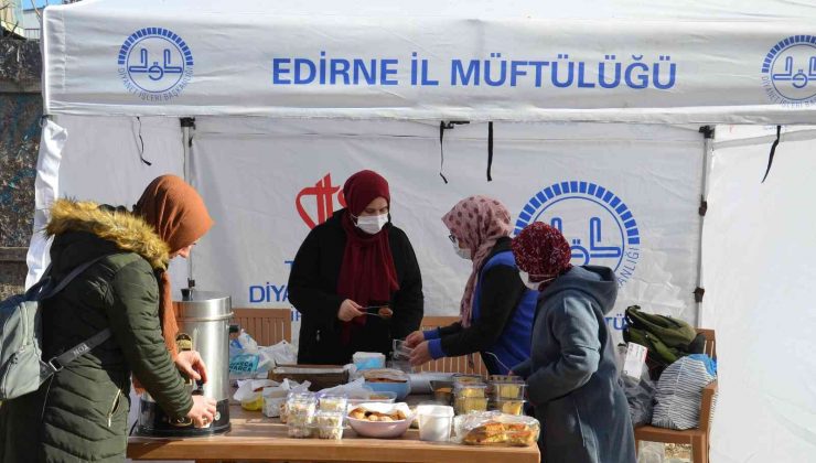 Edirne İl Müftülüğü gençlik çalışmaları kapsamında hayır panayırı düzenledi