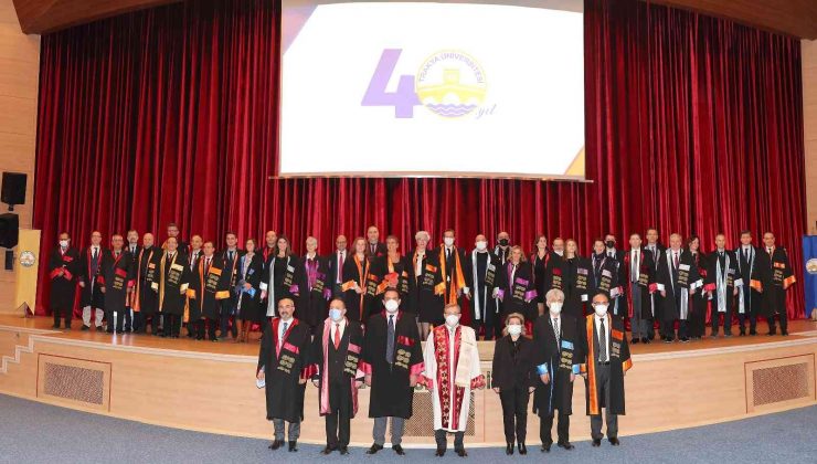 Edirne’de “40. Yılda 40 Profesör Belge Takdim Töreni” düzenlendi