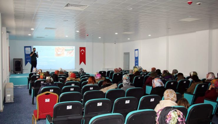 Edremit Belediyesinden kursiyerlere ağız ve diş sağlığı eğitimi