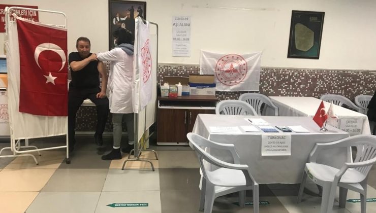 Elazığ Belediyesi ve adliye binasında aşı standı kuruldu