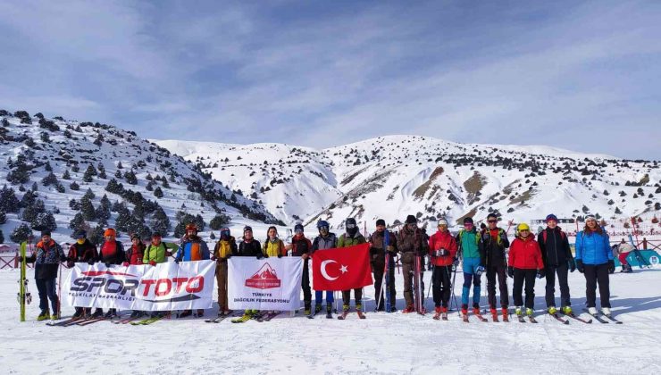 Erzincan’da dağ kayağı temel seviye eğitimi tamamlandı