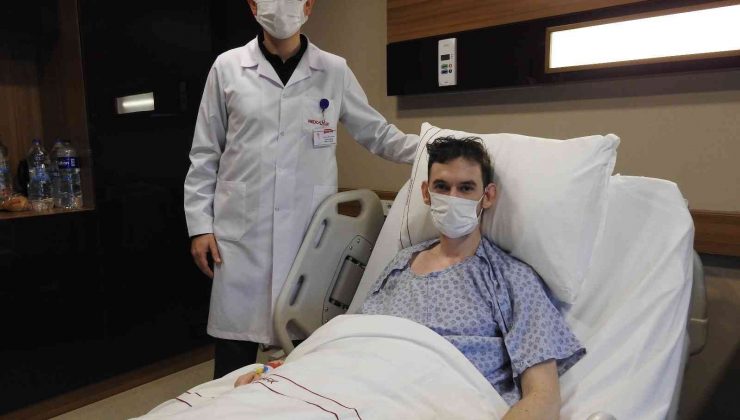 Estonyalı hasta aşırı uzun olan bağırsağından kurtuldu