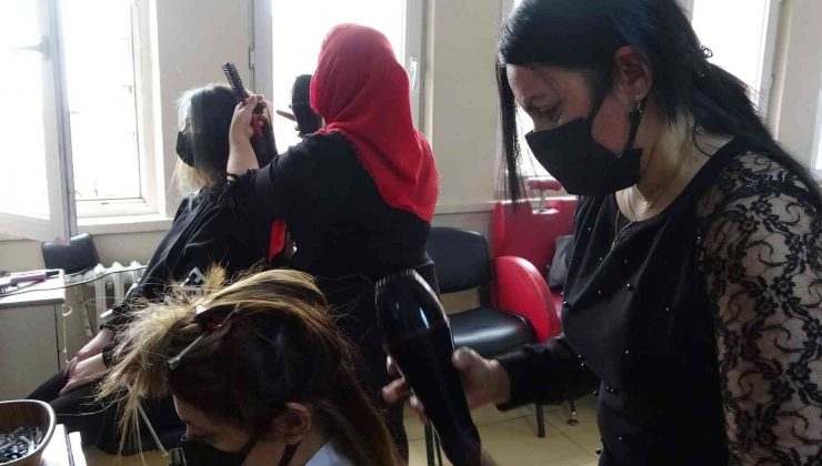 Farklı ülkelerden gelerek hem meslek hem de birbirlerinin kültürlerini öğreniyorlar