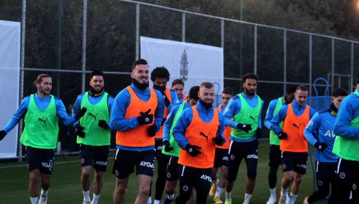 Fenerbahçe Antalya’da ilk antrenmanını gerçekleştirdi