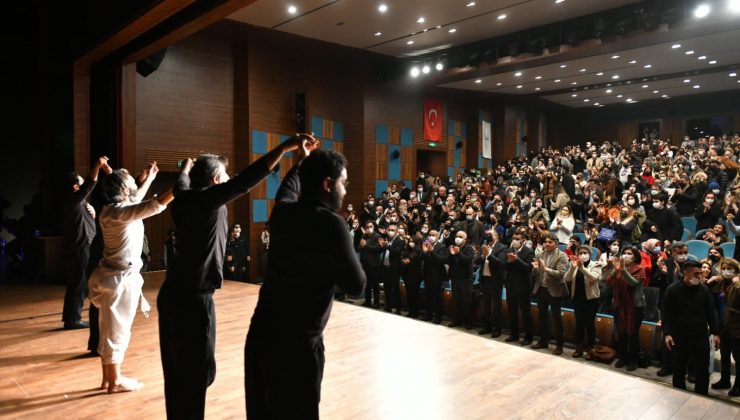 “Gelin Tanış Olalım” Esenyurt’ta sahnelendi