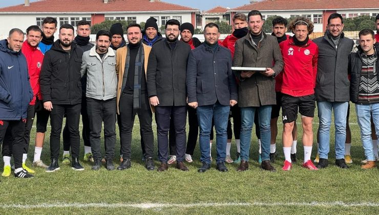 Genç iş insanlarından Turgutluspor’a baklavalı moral ziyaret
