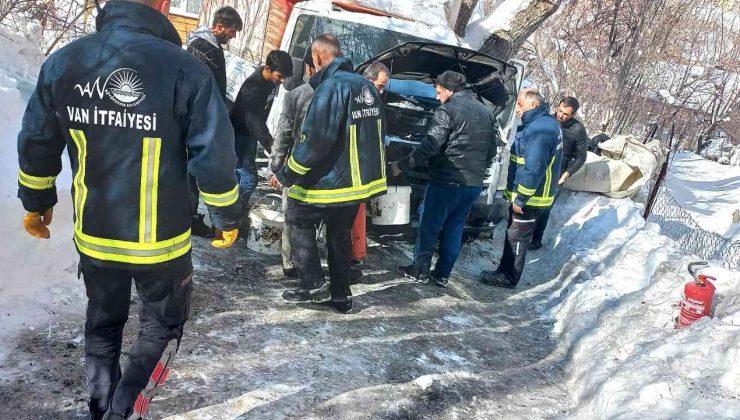 Gevaş’ta araç yangını maddi hasara yol açtı
