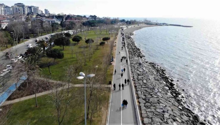 Güneşi gören İstanbullular, Caddebostan Sahile akın etti