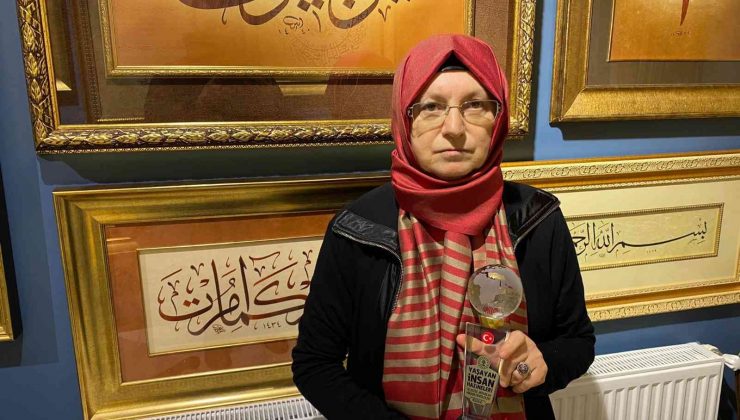 Hattat Ayten Tiryaki: “Ürettiğimiz eserler hiçbir zaman en güzeli değildir ama daha güzele ulaşmak yolunda bir safhadır”