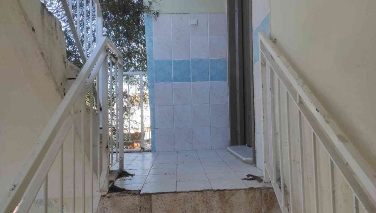 Hırsızlar bu defa tadilata alınan camiyi ve lojmanı soydu