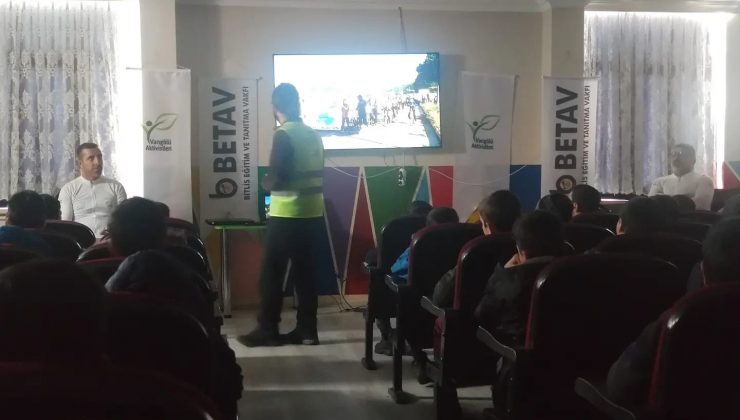 Hizan’daki öğrencilere ‘Çevre ve Van Gölü Havzası’ eğitimi
