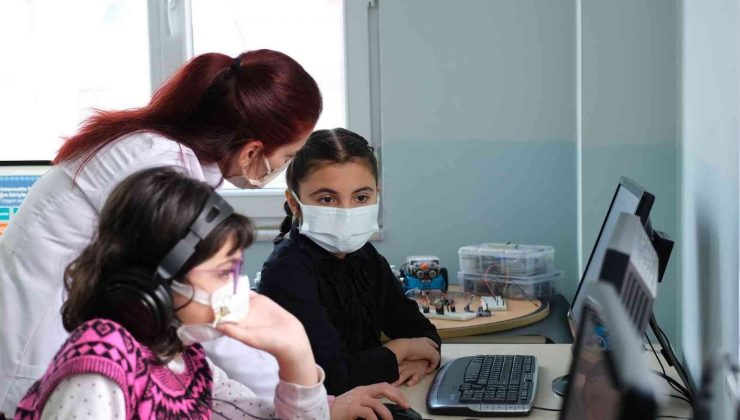 İlkokul öğrencisi, Siber Zeka Bilgi Yarışması’na damga vurdu