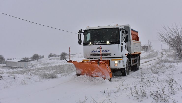 İnönü’de karla mücadele çalışmaları aralıksız devam ediyor