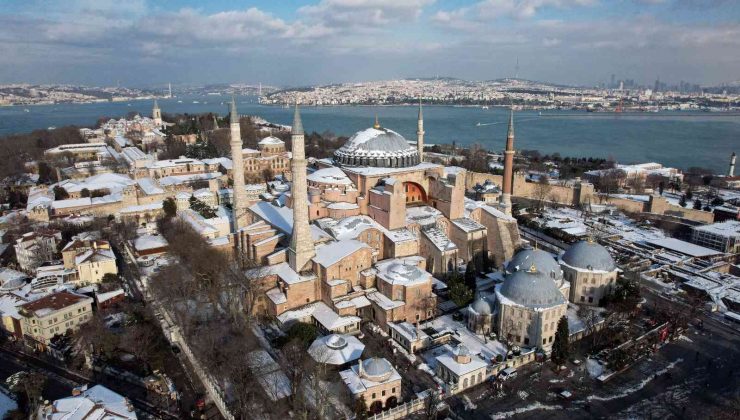 İstanbul’da kar fırtınasından geriye eşsiz manzaralar kaldı