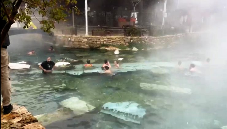 Kar altında antik yüzme keyfi