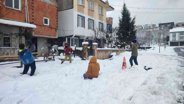 Kar kalınlığı ilçe merkezinde 20, yüksek kesimlerde 90 santime ulaştı