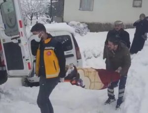 Kar yolları kapattı, damdan düşen çocuk için ekipler seferber oldu